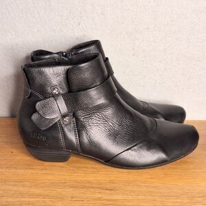 Taos Model Women’s 9.5 EU 40 Black Leather Ankle Chelsea Boots Zip Low Heel